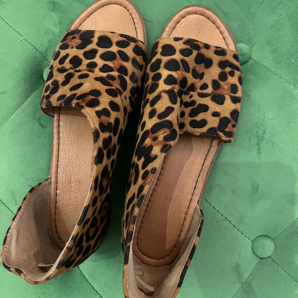 Stylish cheetah flats